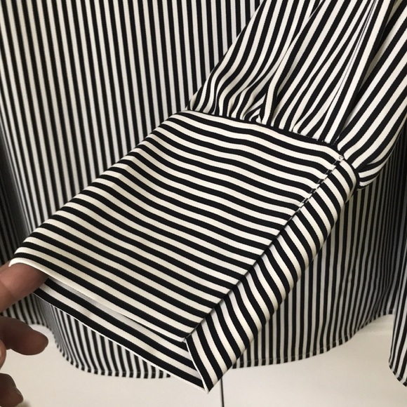 CHICO’S MOCK NECK BLOUSE - Picture 4 of 7